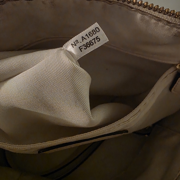 Coach Cream Leather Women's Bag - Picture 7 of 10